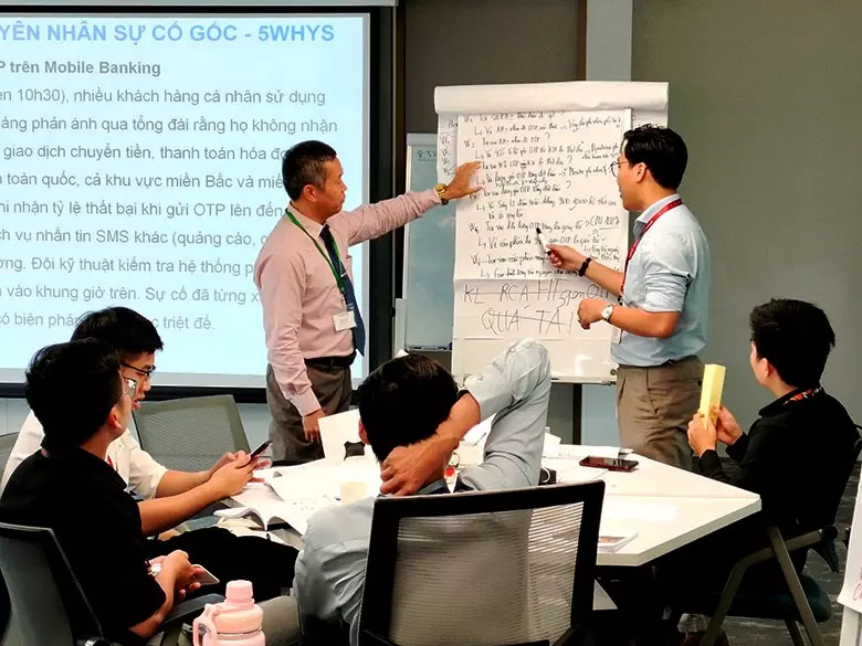 Hoạt động thuyết trình nhóm tại Infochief
