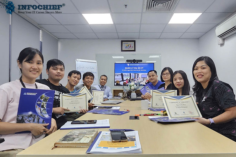 Bế giảng Khóa học Quản Lý Dự Án IT. Tổ chức tại Công ty Aureole, TP. Hồ Chí Minh.