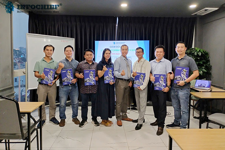 Bế giảng Khóa học Giám Đốc CNTT - CIO cho các Nhà quản lý bộ phận IT, tổ chức Public tại TP. Hồ Chí Minh.