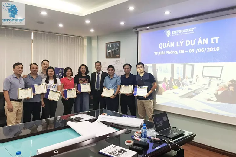 Bế giảng Khóa học Quản Lý Dự Án IT Chuyên Nghiệp tại Ban Dự Án CNTT Cảng Hải Phòng.